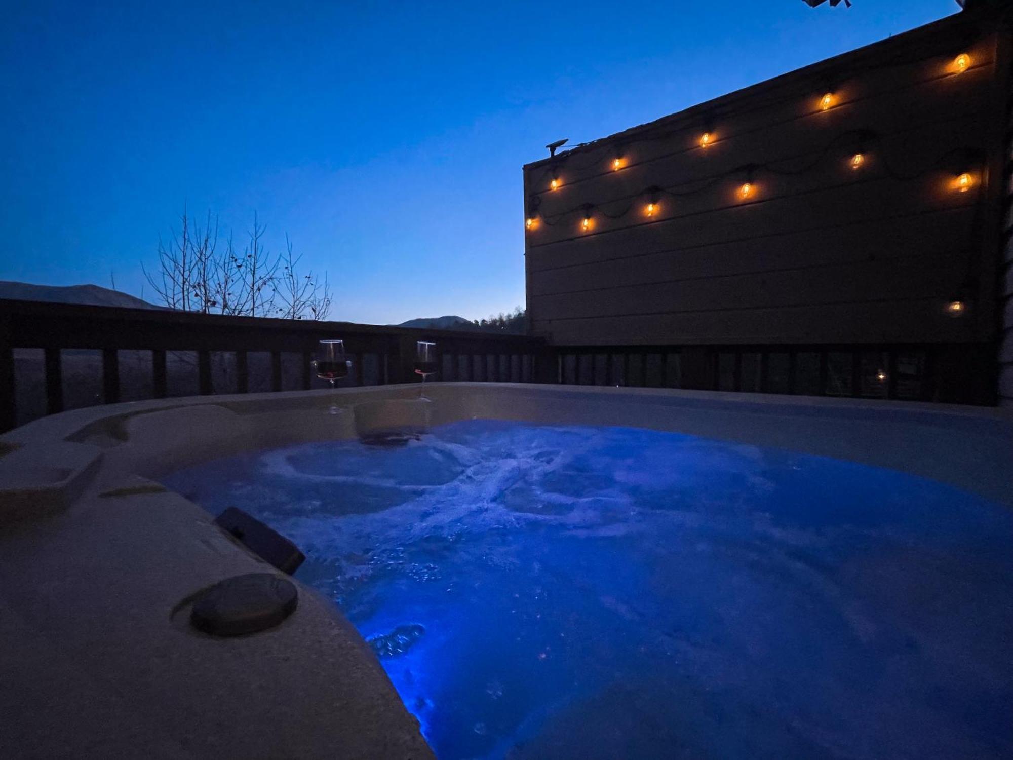 Private Chalet in Gatlinburg, Awesome Views, Work Desk, Wifi, Hot Tub&Dog-Friendly Exterior foto