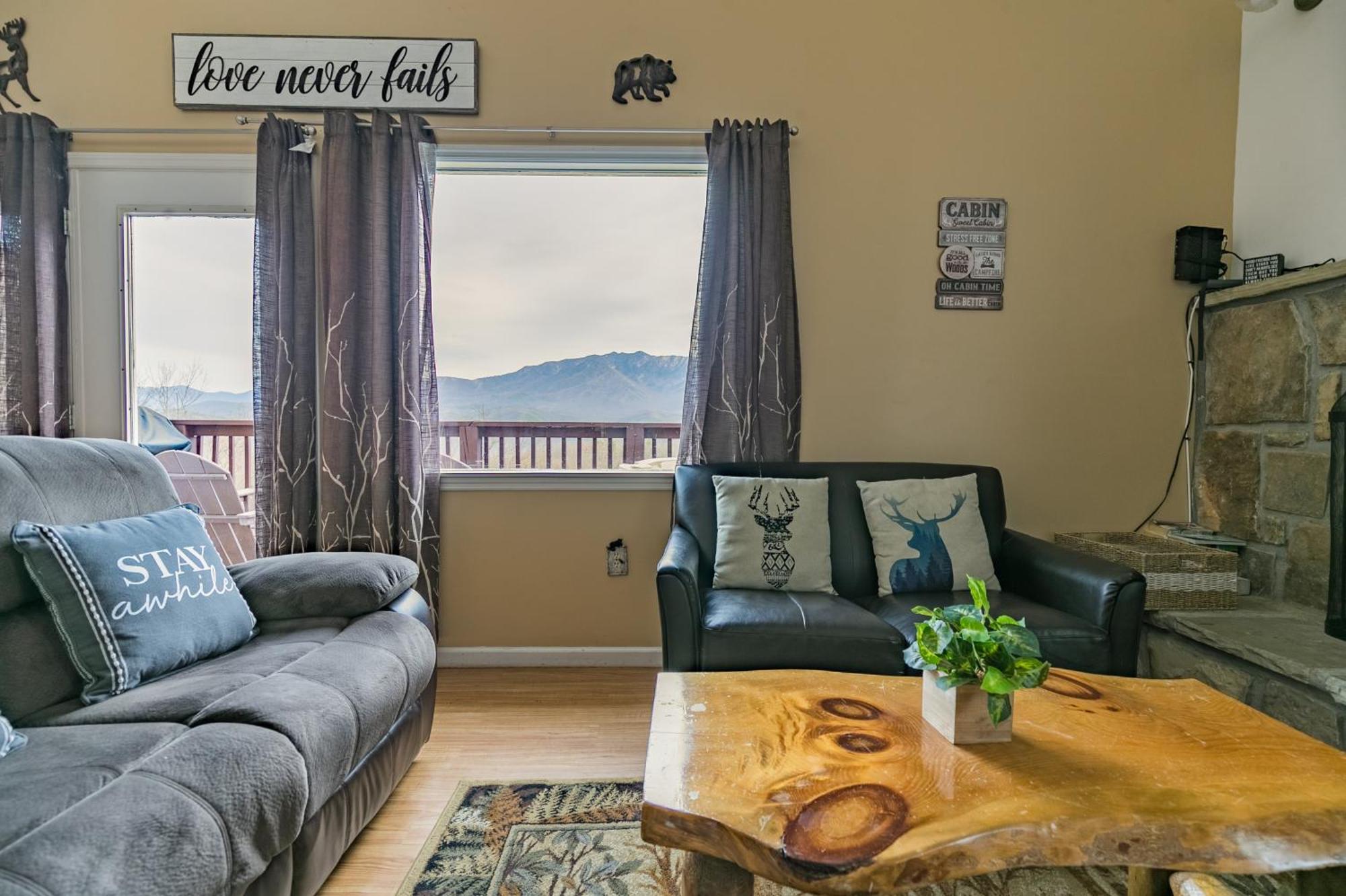 Private Chalet in Gatlinburg, Awesome Views, Work Desk, Wifi, Hot Tub&Dog-Friendly Exterior foto