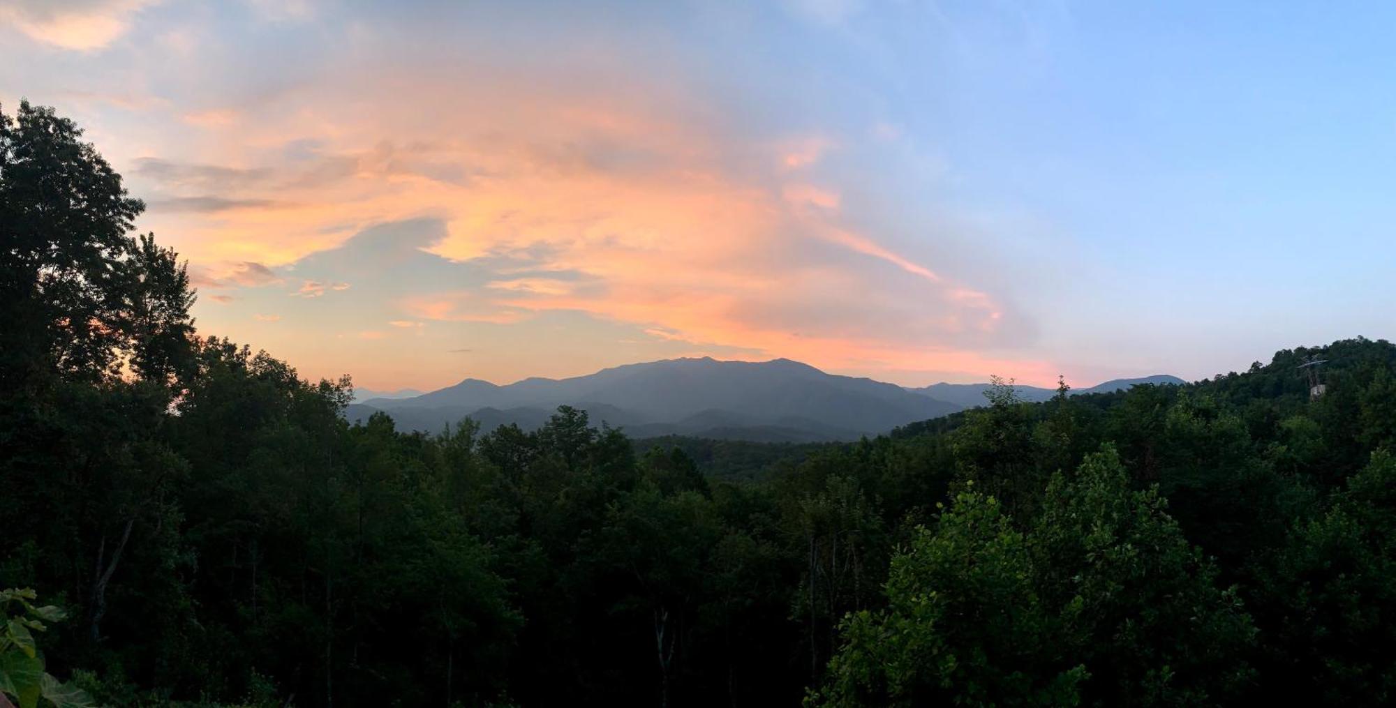 Private Chalet in Gatlinburg, Awesome Views, Work Desk, Wifi, Hot Tub&Dog-Friendly Exterior foto